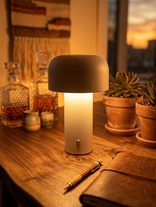 Lampara de Mesa Recargable con sensor 21 cm. Incluye cable usb